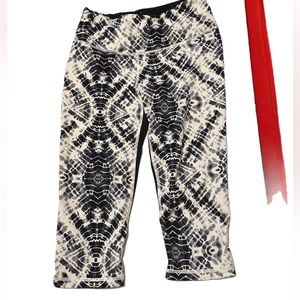 Victorias Secret VSX SPORT Knockout Capri SZ S-Tie Dye Leggings Black White‎